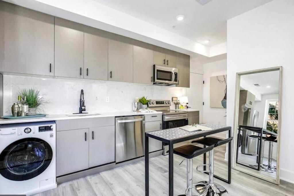 Lux Capitol Hill Vacation Home, In-House Services واشنطن المظهر الخارجي الصورة